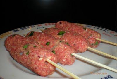 Kofta  ovvero Polpettine di carne d'agnello speziate con salsa bianca alla Menta