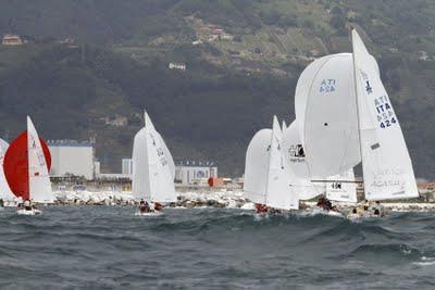 Vela - Classe J24: prima giornata di regate al Campionato Nazionale Open J24, appuntamento al Club Nautico Marina di Carrara