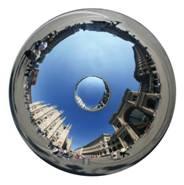 Milano riflesso su semisfera IL TERZO SGUARDO n.31: La bellezza alla rovescia. Le piazze d’Italia di Stefano Bottini