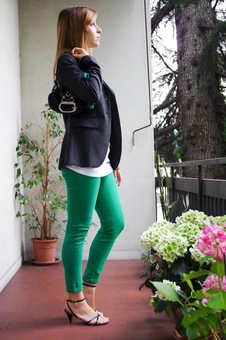 Same t-shirt with green pants Same t-shirt with green pants