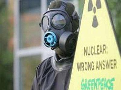 Greenpeace ferma scorie nucleari a Bruxelles.