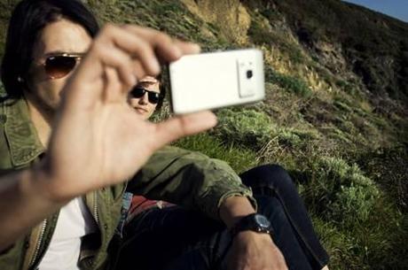 UOMINI E DONNE LO FANNO DIVERSAMENTE: dall’utilizzo della fotocamera alla condivisione delle immagini, una ricerca Nokia svela i gusti degli italiani