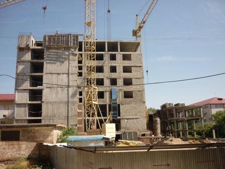 il palazzo in costruzione _ astrachan workinprogress