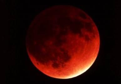 Mercoledi’ sera: una luna rossa spettacolare