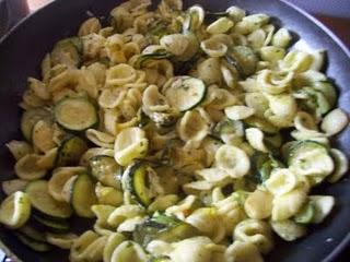 Orecchiette alla carbonara di zucchine