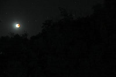 luna rossa nel cielo della Valdegola