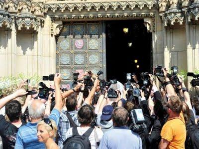 Foto dal matrimonio di Alena Seredova e Gianluigi Buffon a Praga: sposa cambia chiesa