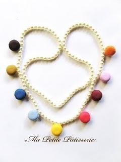 collana filo di perle macarons, collane lunghe paris macarons, anelli fette di crostata, mollette chiudipacco, cornici