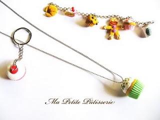 collana filo di perle con cupcake, collana e portachiavi cupcake, bracciale cupcakes, anelli, segnaposto