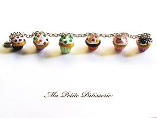 collana filo di perle con cupcake, collana e portachiavi cupcake, bracciale cupcakes, anelli, segnaposto
