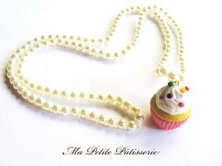 collana filo di perle con cupcake, collana e portachiavi cupcake, bracciale cupcakes, anelli, segnaposto