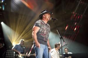 Trace Adkins all'LP Field lo scorso sabato 11 giugno a Nashville durante la sua esibizione (Foto Sara Kauss Photography)