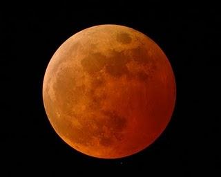 eclissi di luna rossa