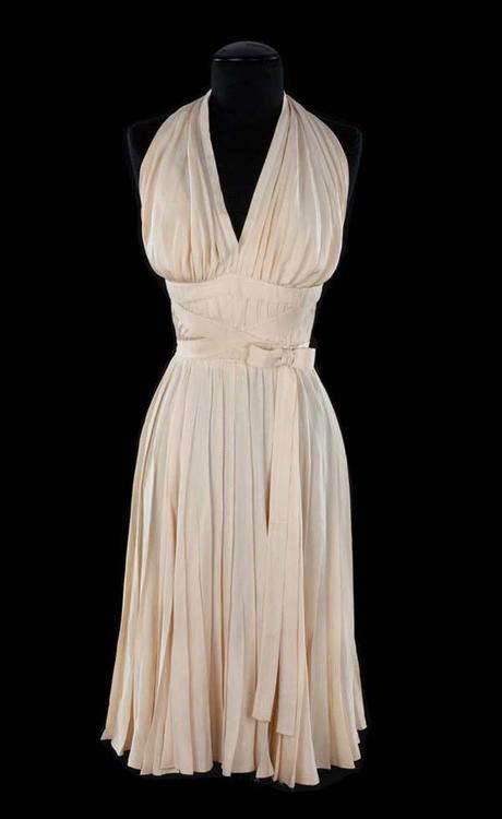 http://www.extravaganzi.com/wp-content/uploads/2011/06/Marilyn-Monroes-Dress-from-The-Seven-Year-Itch.jpg