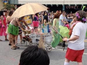 Come farsi del male fisicamente sul Cyclone a Coney Island (e alla Mermaid Parade)
