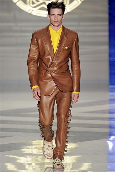 Versace, un po’ di Gianni in passerella [MilanoModaUomo SS 2012]