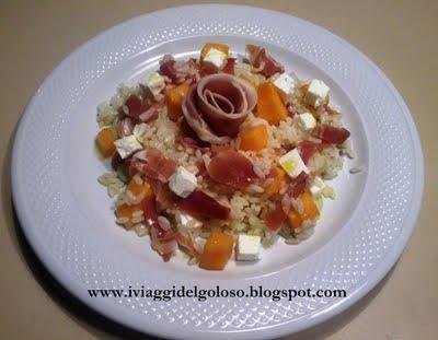 INSALATA DI RISO CON PROSCIUTTO MELONE E FETA INSALATA DI RISO CON PROSCIUTTO MELONE E FETA