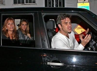 Robbie Williams è un cantante che non ha mai preso la patente