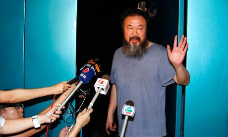 Artista cinese Ai Weiwei rilasciato su cauzione