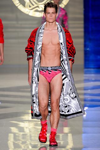 [Fashion Show] Milano Moda Uomo: Versace P/E 2012