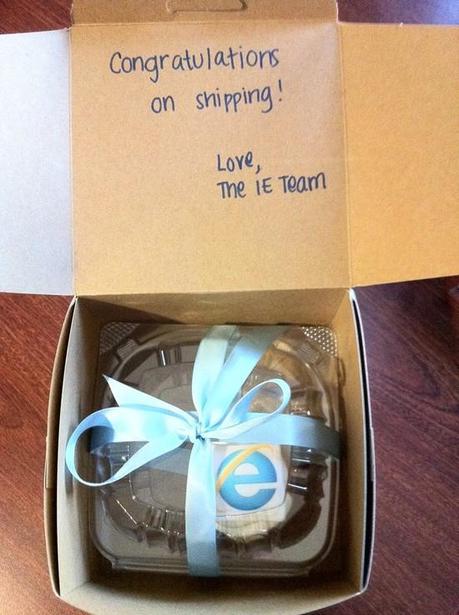 torta-microsoft La Microsoft invia una torta a Mozilla per festeggiare Firefox 5