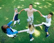 Giocare all'aria aperta: acqua, aria, terra! Giocare all'aria aperta: acqua, aria, terra!