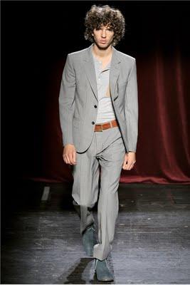 A Parigi sfila l'uomo per la P/E 2012 A Parigi sfila l'uomo per la P/E 2012