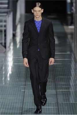 A Parigi sfila l'uomo per la P/E 2012 A Parigi sfila l'uomo per la P/E 2012