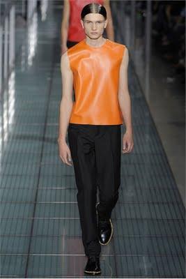 A Parigi sfila l'uomo per la P/E 2012 A Parigi sfila l'uomo per la P/E 2012