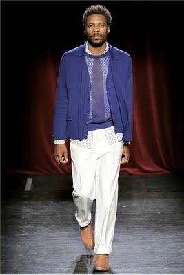 A Parigi sfila l'uomo per la P/E 2012 A Parigi sfila l'uomo per la P/E 2012