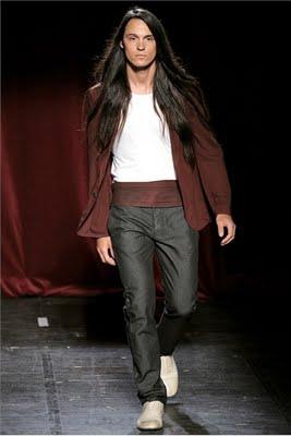 A Parigi sfila l'uomo per la P/E 2012 A Parigi sfila l'uomo per la P/E 2012