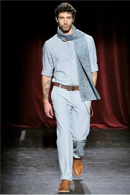 A Parigi sfila l'uomo per la P/E 2012 A Parigi sfila l'uomo per la P/E 2012