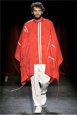 A Parigi sfila l'uomo per la P/E 2012 A Parigi sfila l'uomo per la P/E 2012