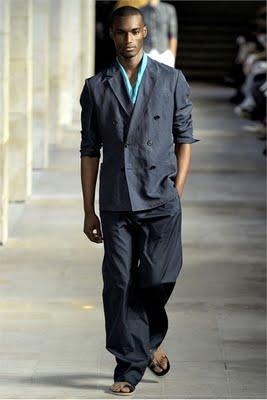 A Parigi sfila l'uomo per la P/E 2012 A Parigi sfila l'uomo per la P/E 2012