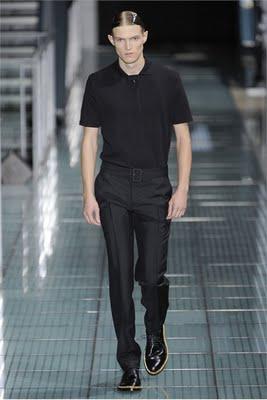 A Parigi sfila l'uomo per la P/E 2012 A Parigi sfila l'uomo per la P/E 2012