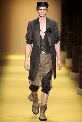 A Parigi sfila l'uomo per la P/E 2012 A Parigi sfila l'uomo per la P/E 2012