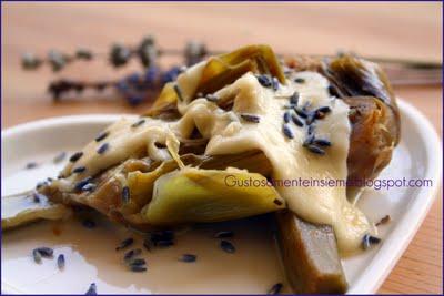 CUORI DI CARCIOFO AL GRUYERE E FIORI DI LAVANDA CUORI DI CARCIOFO AL GRUYERE E FIORI DI LAVANDA