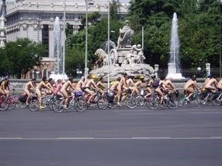Ciclistas nudistas, a Madrid