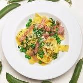 Fettuccine con piselli e prosciutto crudo Fettuccine con piselli e prosciutto crudo