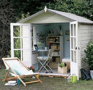 Garden shed_ capanno per gli attrezzi ma chic Garden shed_ capanno per gli attrezzi ma chic