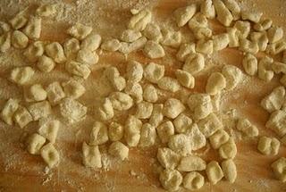 Piccoli cuochi in cucina: ricetta base degli gnocchi di patate