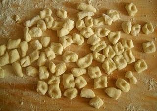 Piccoli cuochi in cucina: ricetta base degli gnocchi di patate