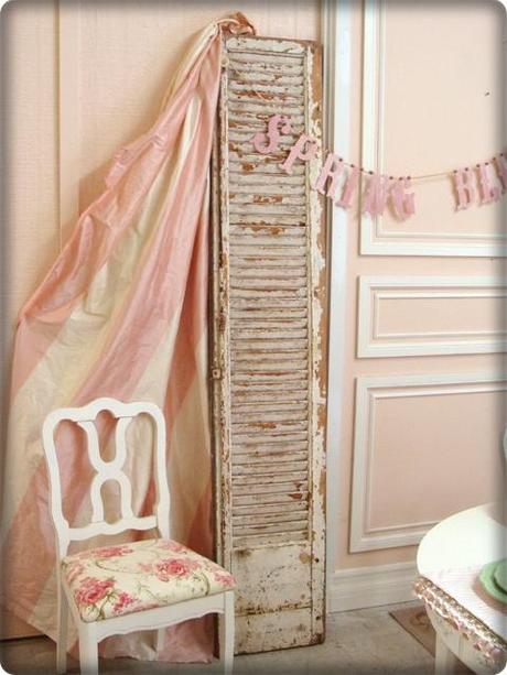 Shabby chic on Friday: the charme of chair...