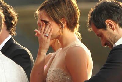 Emma Watson piange sul red carpet e Hermione rimpiange Emma Watson piange sul red carpet e Hermione rimpiange