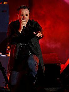 http://upload.wikimedia.org/wikipedia/commons/thumb/d/d4/Jim_Kerr_Simple_Minds.jpg/220px-Jim_Kerr_Simple_Minds.jpg