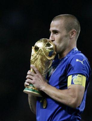 Fabio Cannavaro annuncia il suo ritiro dal calcio giocato