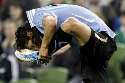 Cavani si è infortunato al ginocchio durante Uruguay-Cile