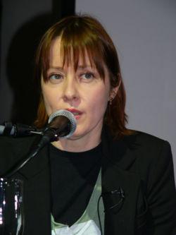 http://upload.wikimedia.org/wikipedia/commons/thumb/f/f4/Suzanne_Vega_2006.jpg/250px-Suzanne_Vega_2006.jpg