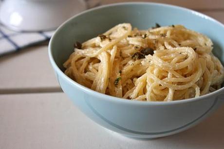Pasta ricotta, erbe aromatiche e capperi IMG_4799