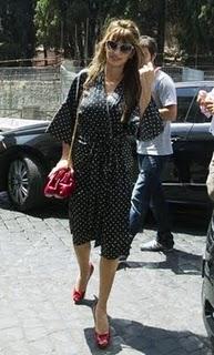 Penelope Cruz in Dolce & Gabbana sul set di Woody Allen